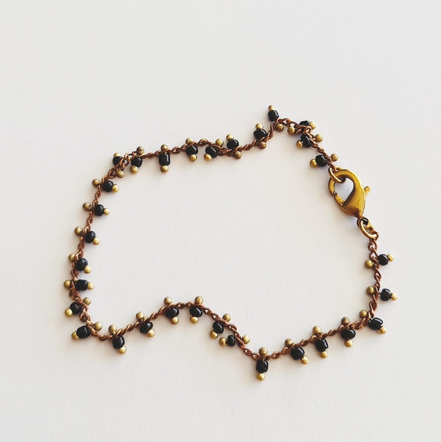 gold chain bracelet with black beads, beaded jewellery, beaded bracelet